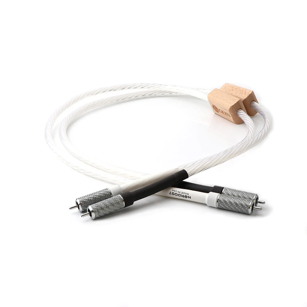 Пара высококачественных аудиокабелей RCA высокого качества с разъемом из