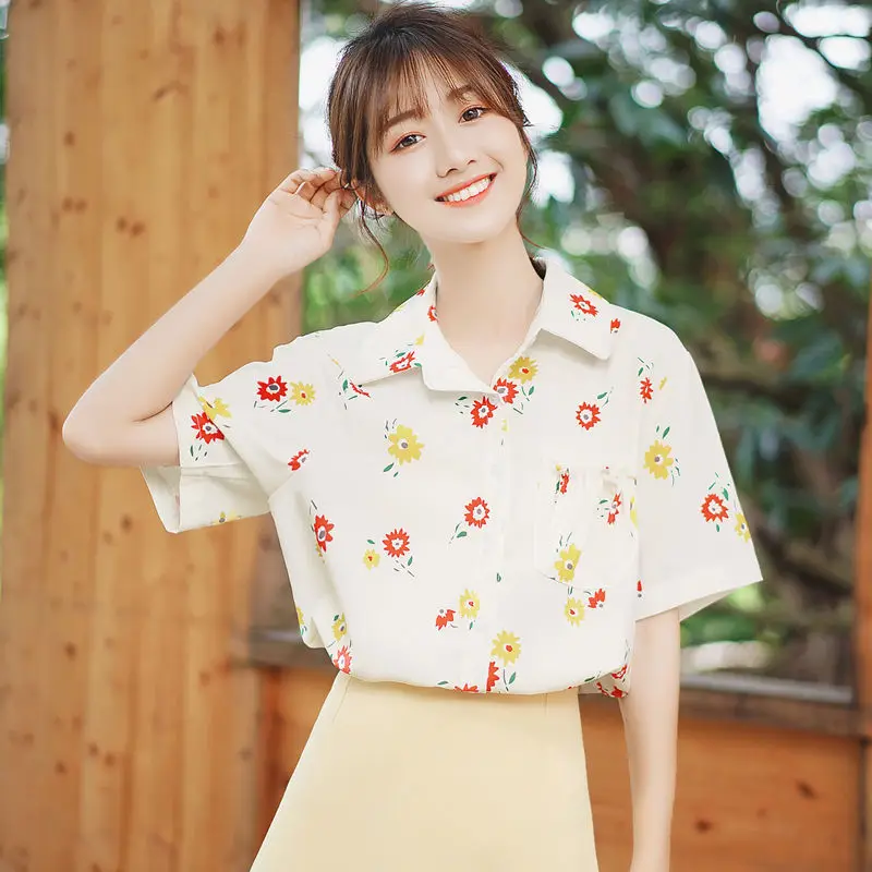 

Chic Khaki Summer 2019 New Sweet Peter Pan Collar Short-Sleeved Shirt Chiffon Blouses for Women Floral Shirt Polo Shirt Fashion