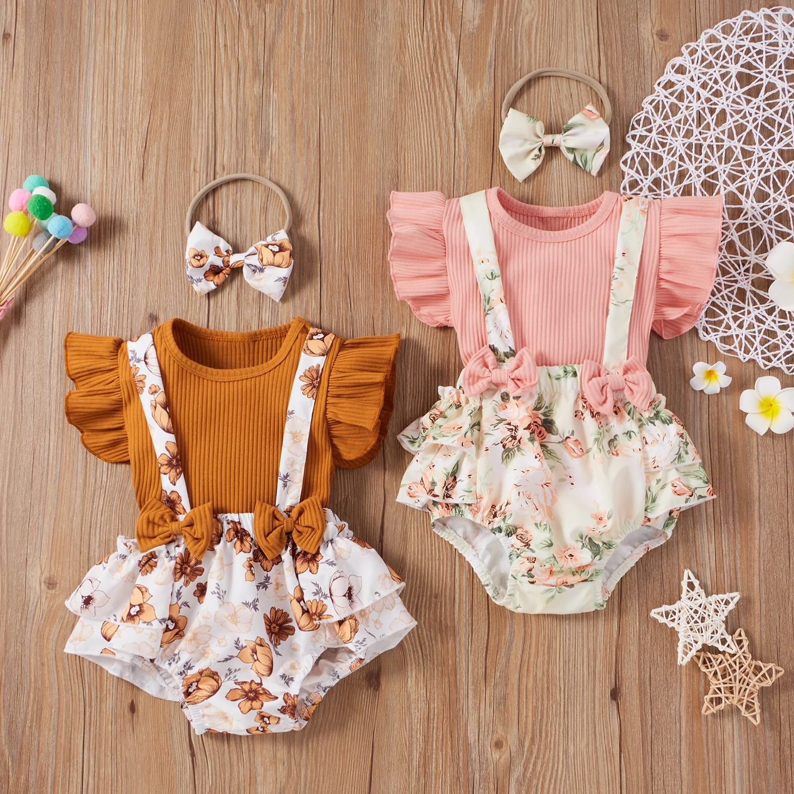 

Комплект одежды для маленьких девочек 3 цветов, топ с цветочным принтом и летающие рукава, шорты на бретелях и повязка на голову
