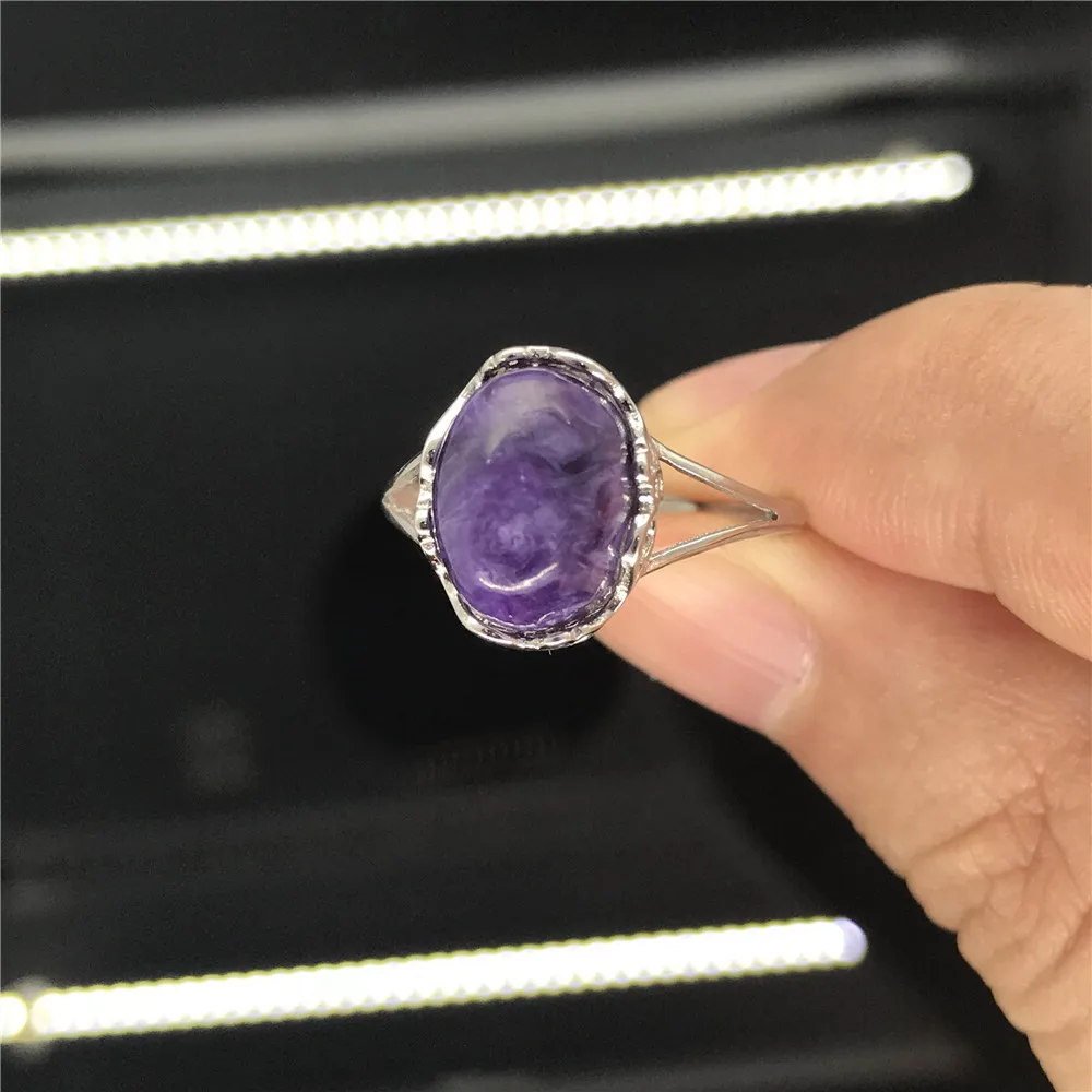 Кольцо из натурального фиолетового хароитного серебра 925 пробы 13 х10 мм |