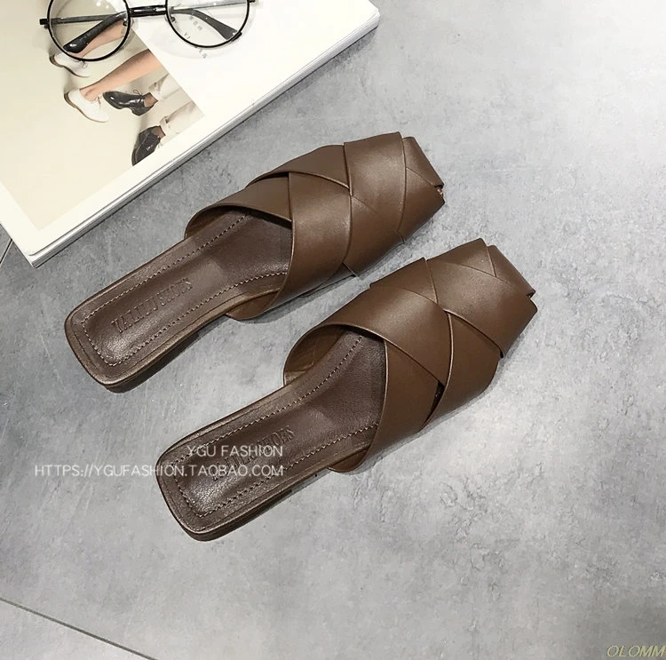

Wholesale Ladies's Summer Square Head Mules Female's Leather Flat Bottom Leisure Beach Sandals Women's Fashion Chain