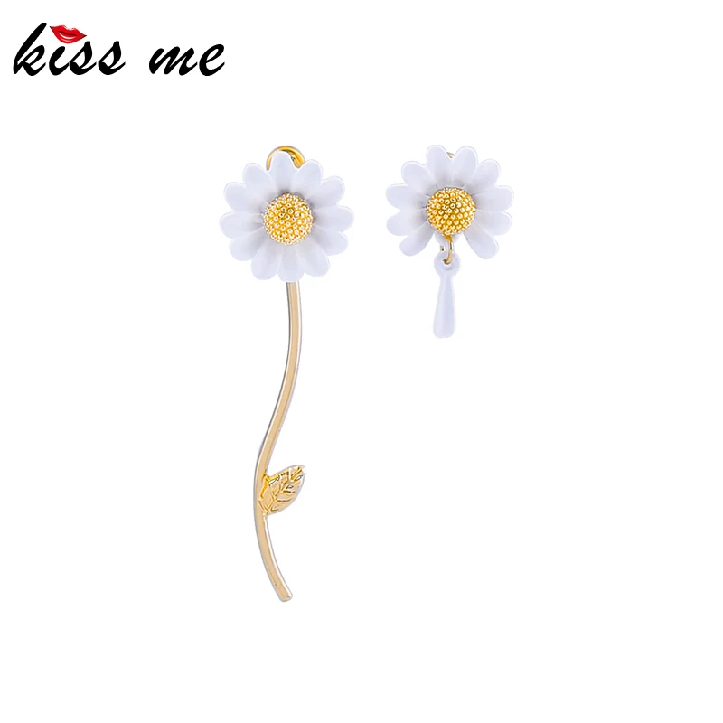 Женские асимметричные серьги гвоздики kissme золотистого цвета с белым покрытием