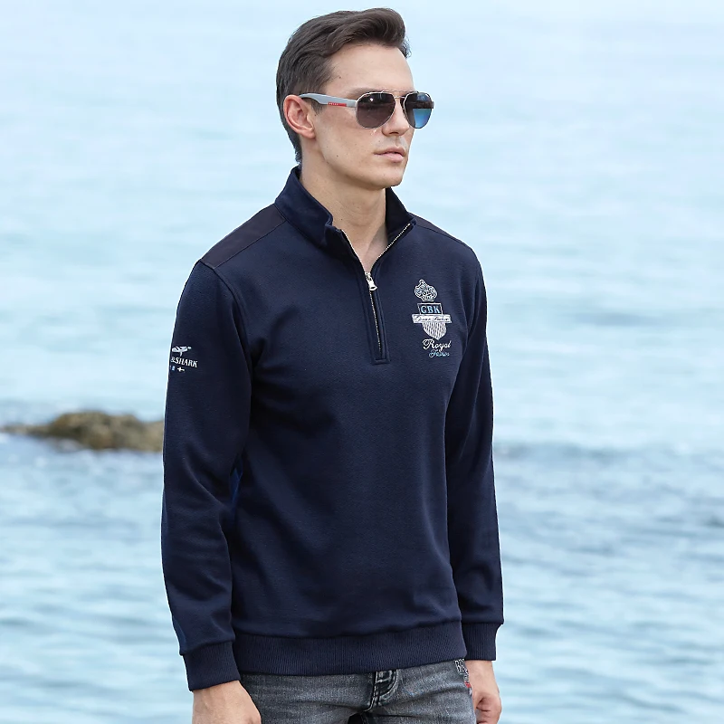 Свитер мужской с вышивкой и воротником-стойкой карманами |