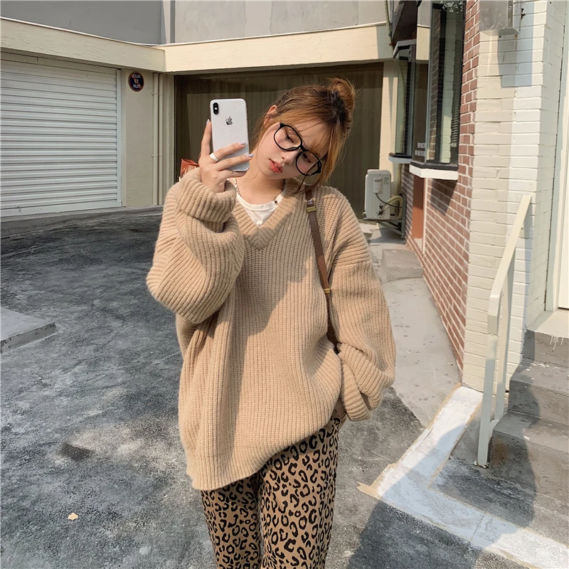 

2020 winter new all-match V-neck super thick striped sweater + leopard-print woolen straight pants