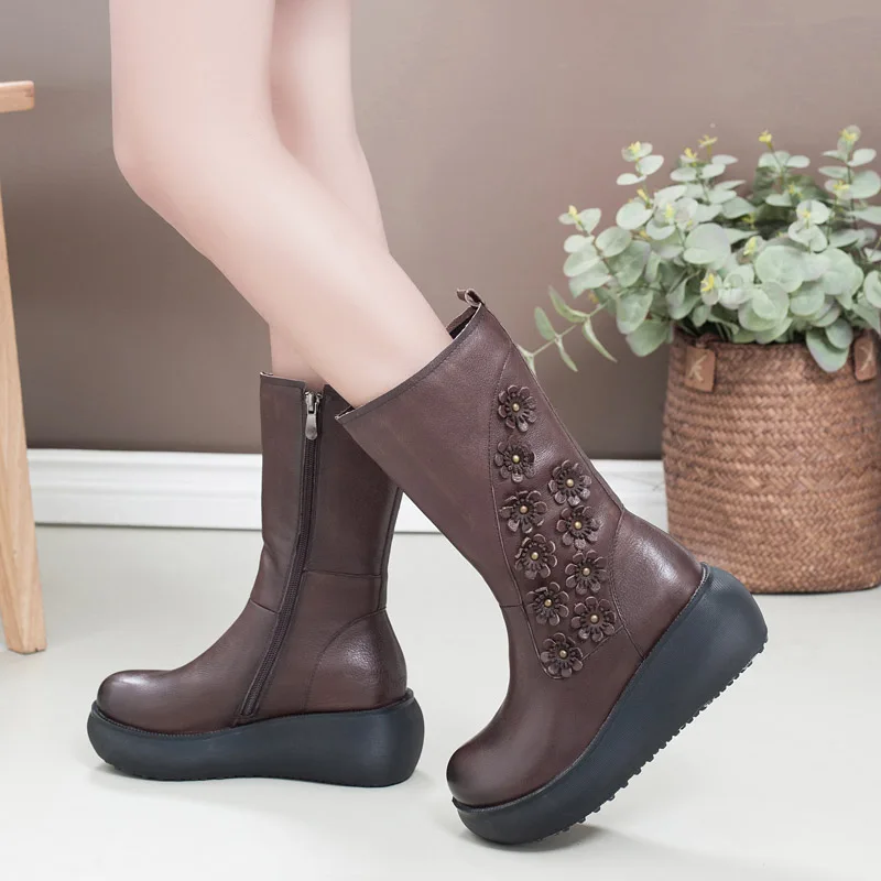 Женские кожаные ботинки Обувь до середины икры осенние на танкетке в стиле ретро