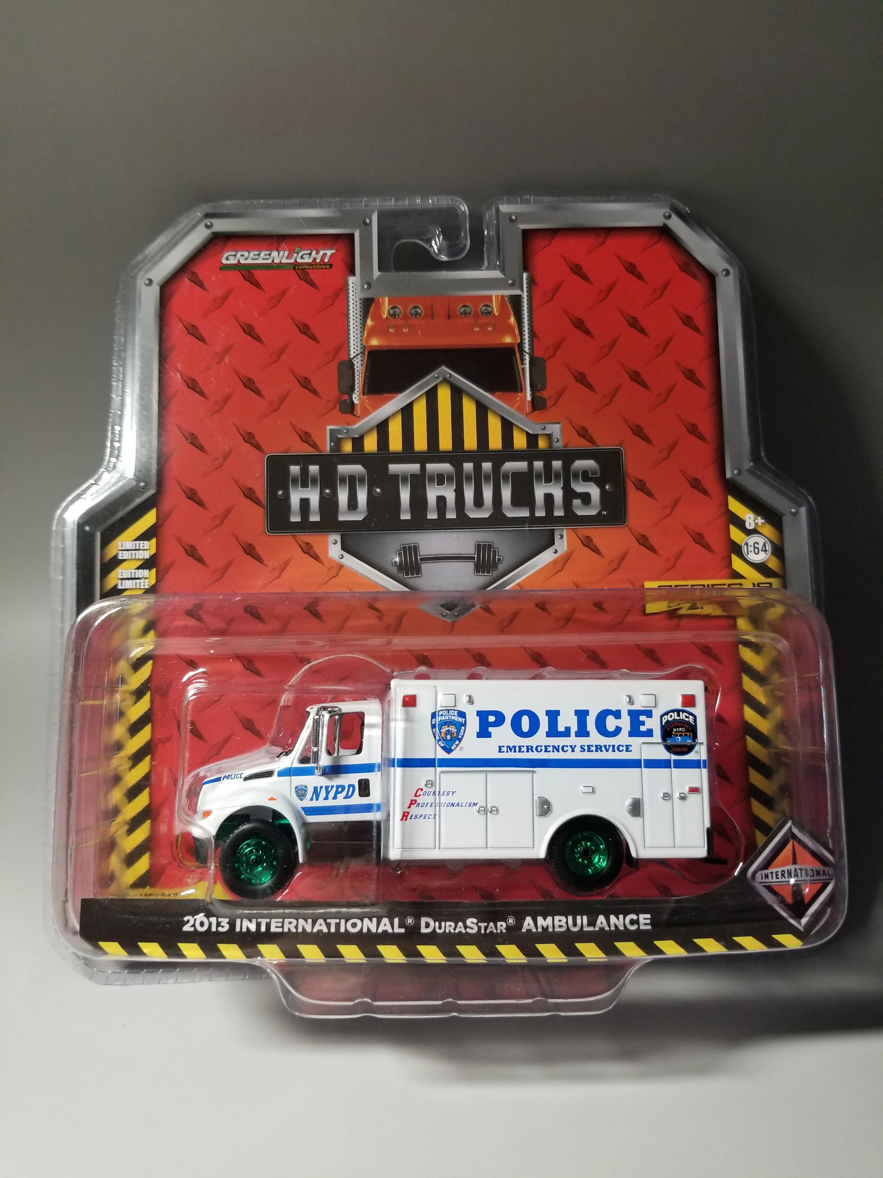 

Коллекция автомобилей Greenlight 1/64 2013 Международная машина скорой помощи DuraStar 33190-B лимитированная модель