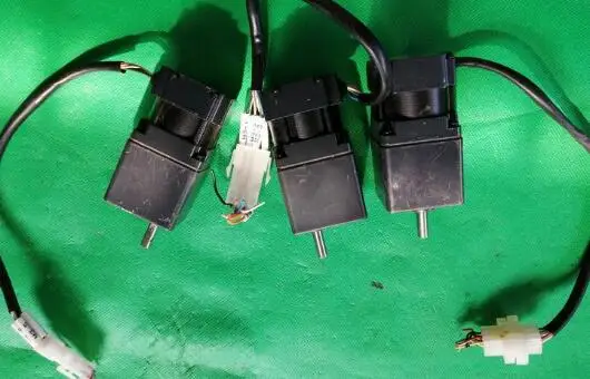 BLHM015K 30(30:1) шаговый двигатель используемый в хорошем состоянии. 80% новый внешний