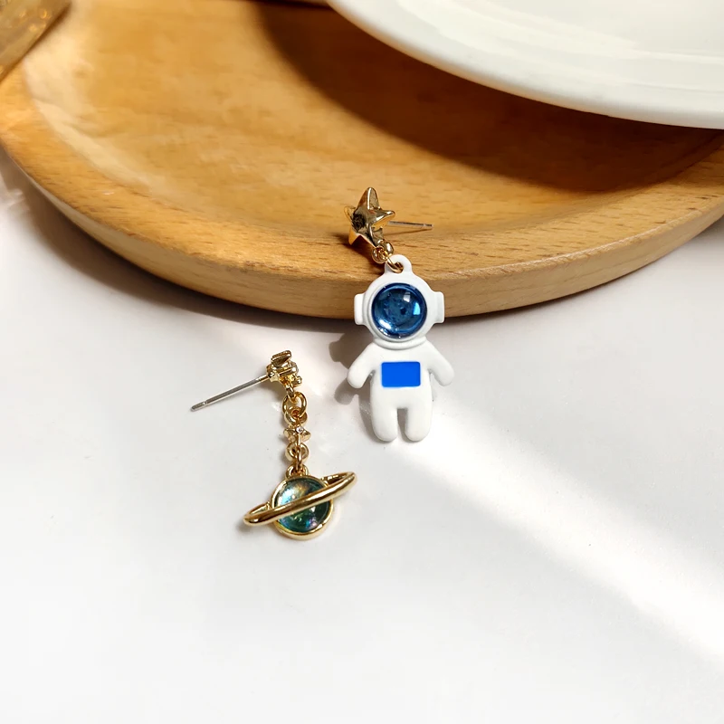 

S925 needle Cute Astronaut Drop Earrings Cute Design Star Planet Asymmetrical Drop Earrings For Women Jewelry Party Gifts