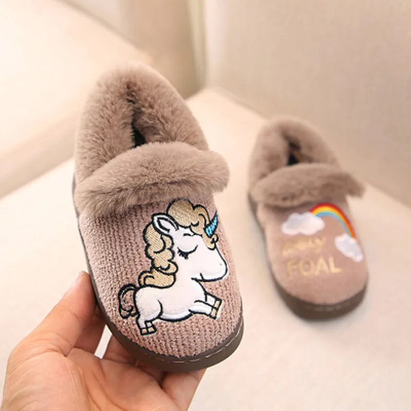 Детская обувь для малышей новые Мультяшные радужные тапочки с единорогом