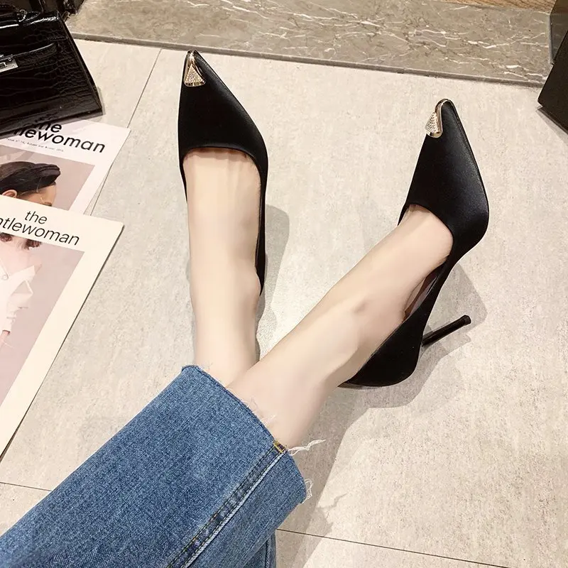 

2021 Fashion Summer Office Luxury Pearl Woman Pumps Generous Noble 8cm High Heels Women Shoes Pointed Toe Hot Sell Women Heels