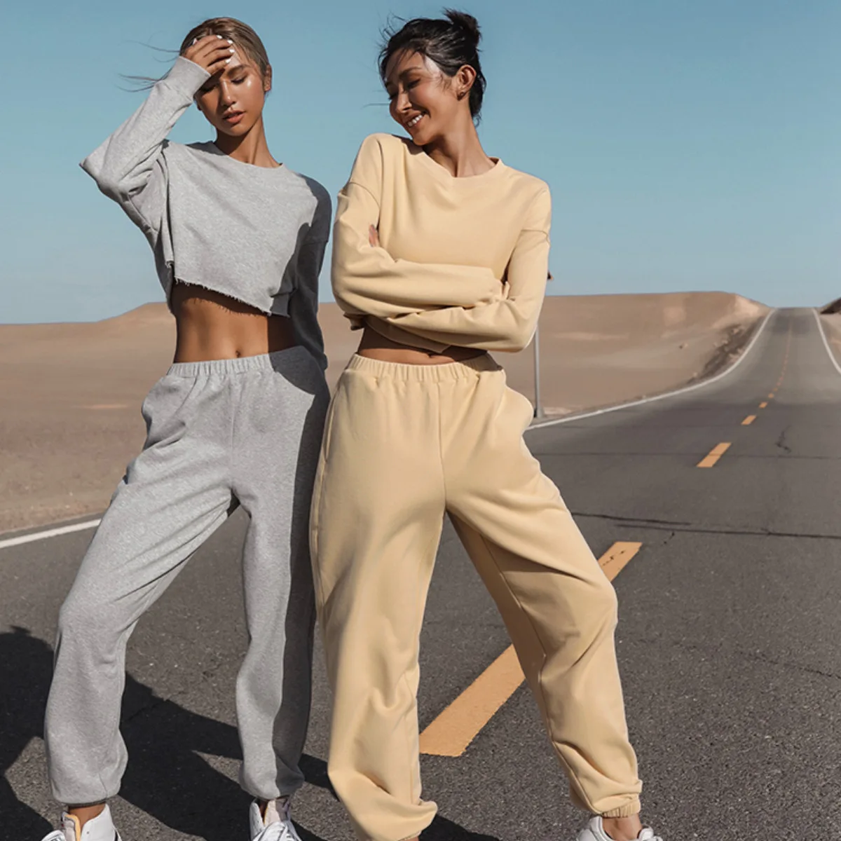 

2021 Women's Solid Color Sports Suit Shorts Sweater Sweatpants Sweatpants Casual Spring and Autumn Loose 2-piece Set