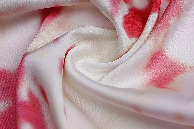 Камуфляжное платье-карандаш без бретелек на тонких лямках с открытой спиной