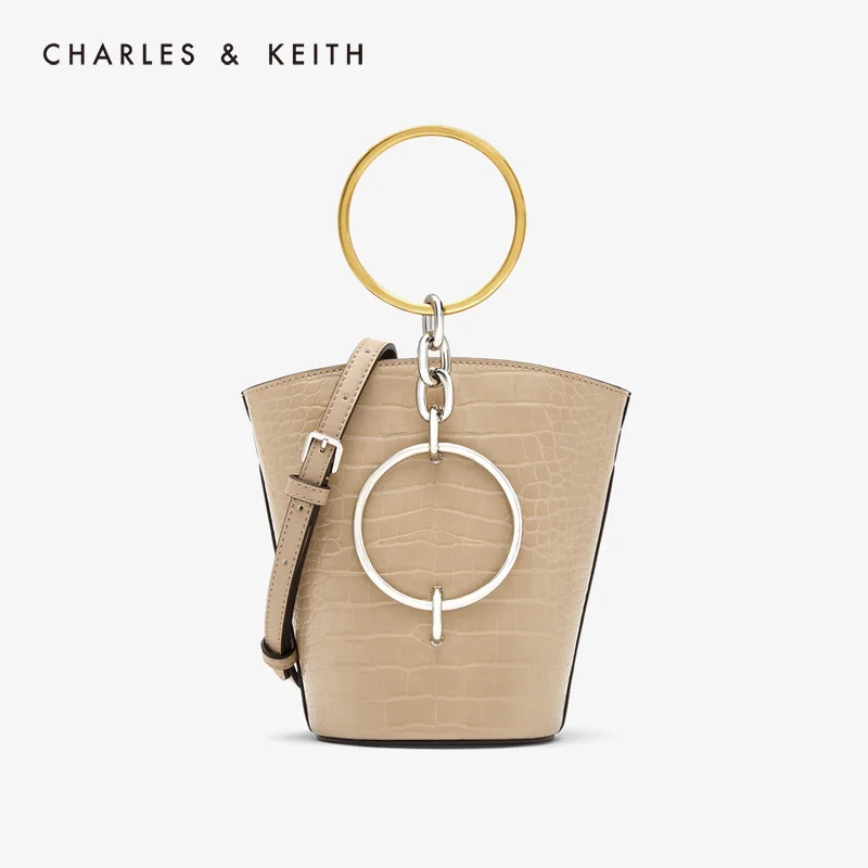 CHARLES＆KEITH Новинка на Весну 2020г. CK2 10671031 Женская сумка Металлическое кольцо плечо