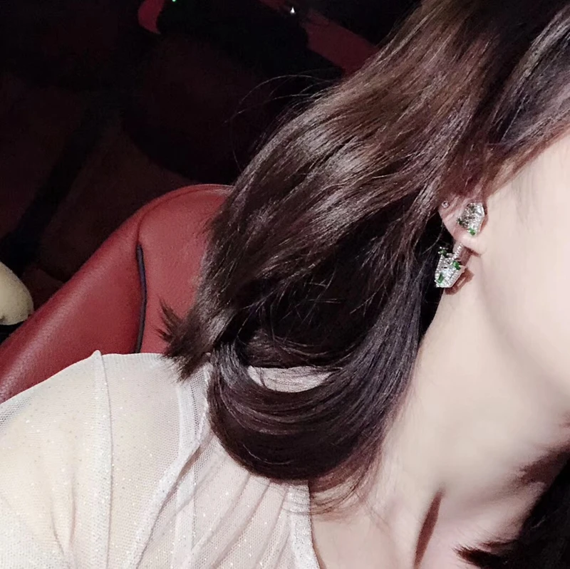 Одна пара полностью покрытые цирконием манжеты серьги гвоздики S925 Pin псевдо