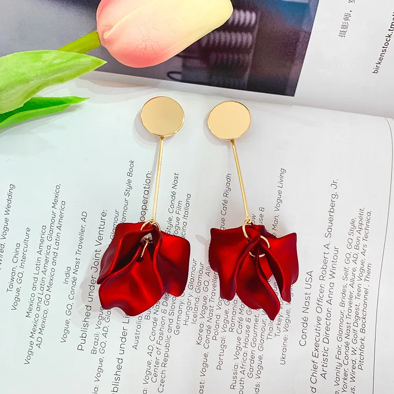 Женские корейские серьги с красной розой золотистые металлические медные