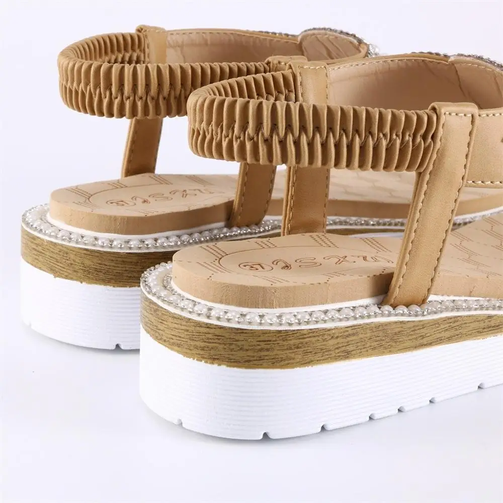 Женские сандалии с перфорацией летние на плоской подошве платформе Нескользящие