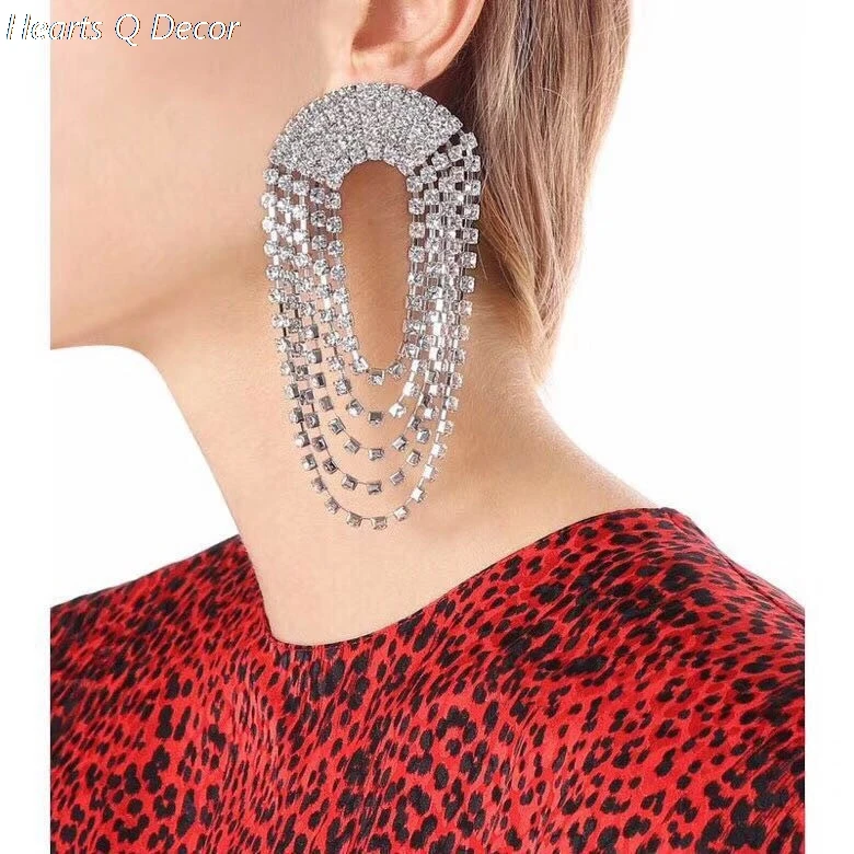 Потрясающие вечерние серьги гвоздики с кристаллами в стиле панк бохо для подиума