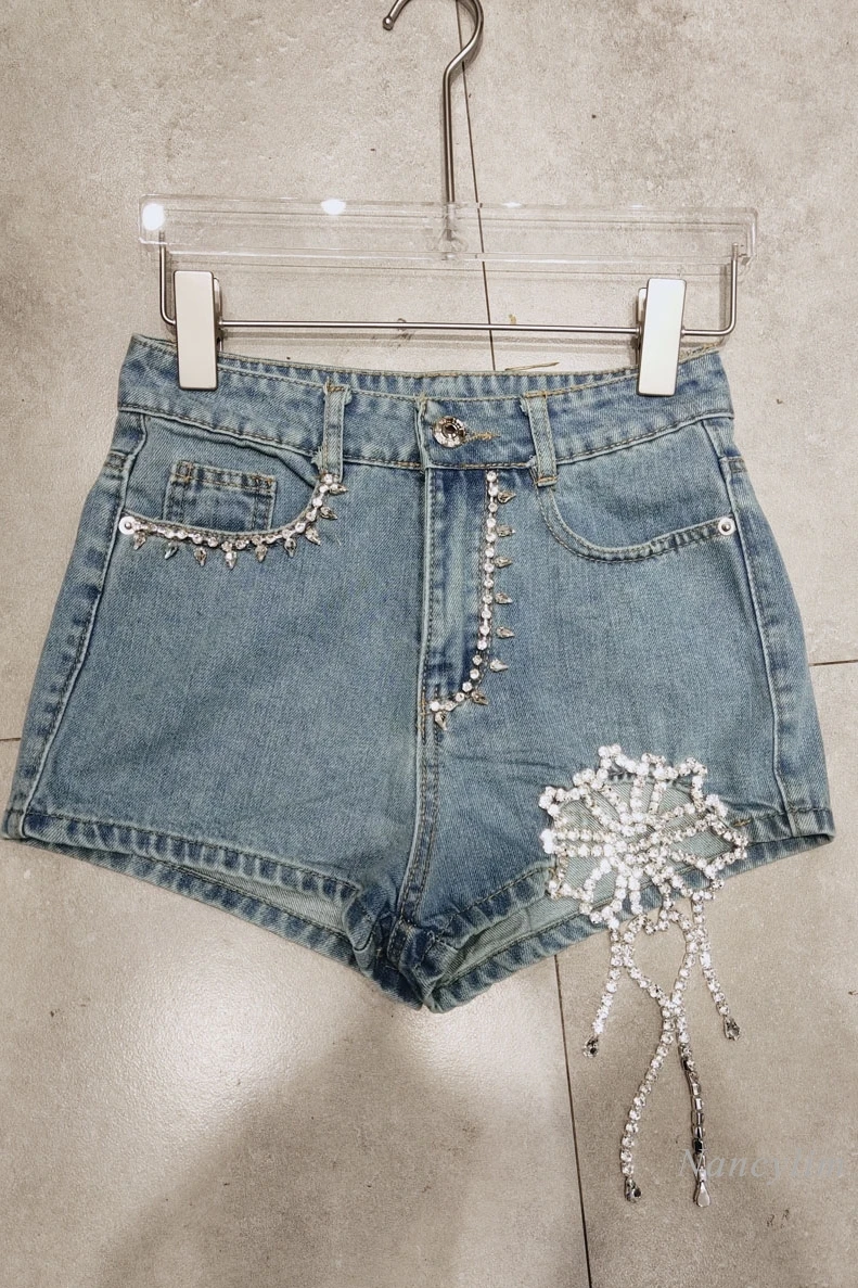 

2021 Summer Exquisite Hollow-out Diamond Flower Denim Shorts Women Slimming Street Outerwear Wide-Leg Hot Pants
