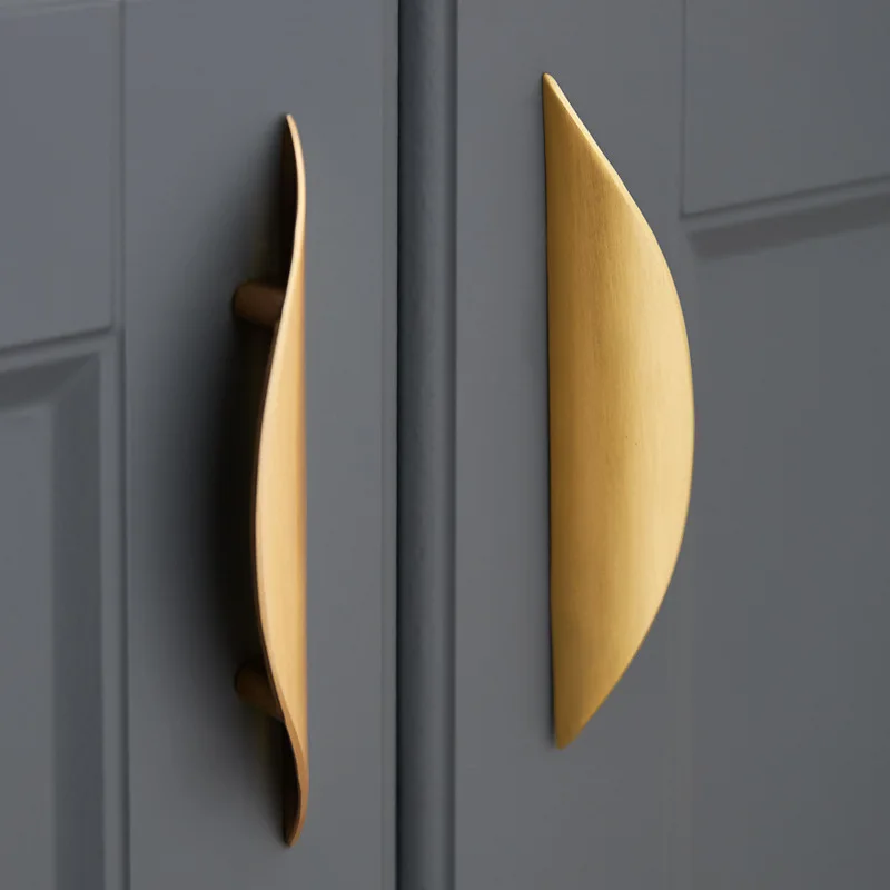 

Modern Crescent Shaped Cabinet Handle Wardrobe Drawer Pull Furniture Hardware Door Handle Golden Lever Handle Cupboard Handles