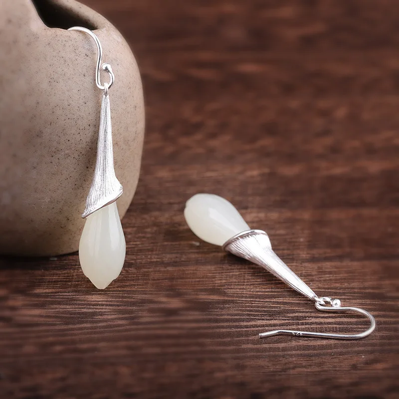 Женские серьги с цветком магнолии элегантные висячие из натурального нефрита