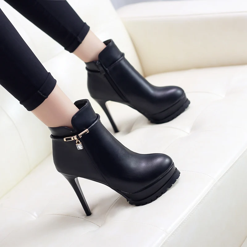 Женские ботильоны из натуральной кожи на шнуровке с круглым носком платформе и