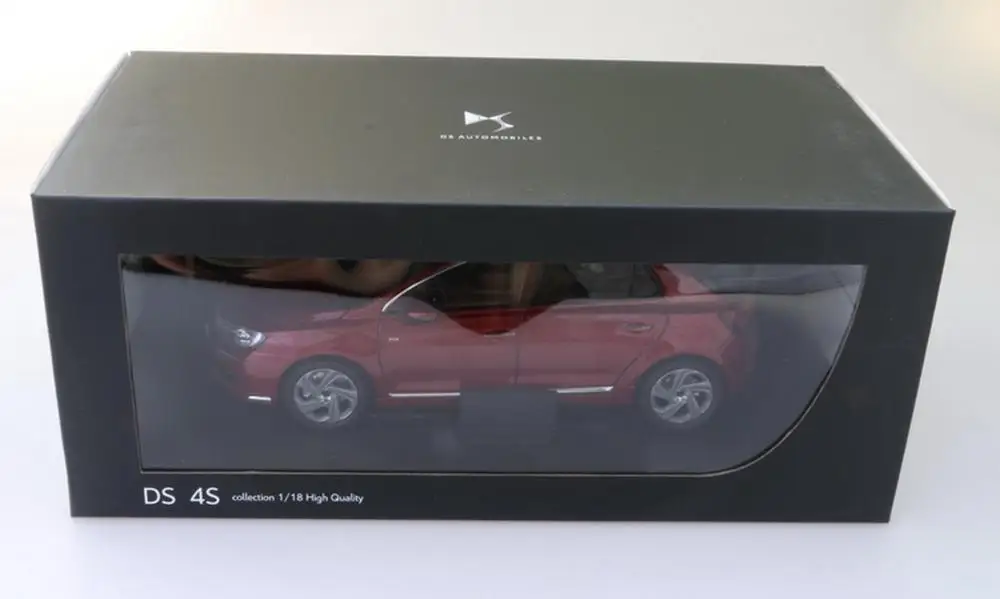 

1/18 Scale CITROEN DS 4S 2016 Red Diecast Car Model Toy Collection
