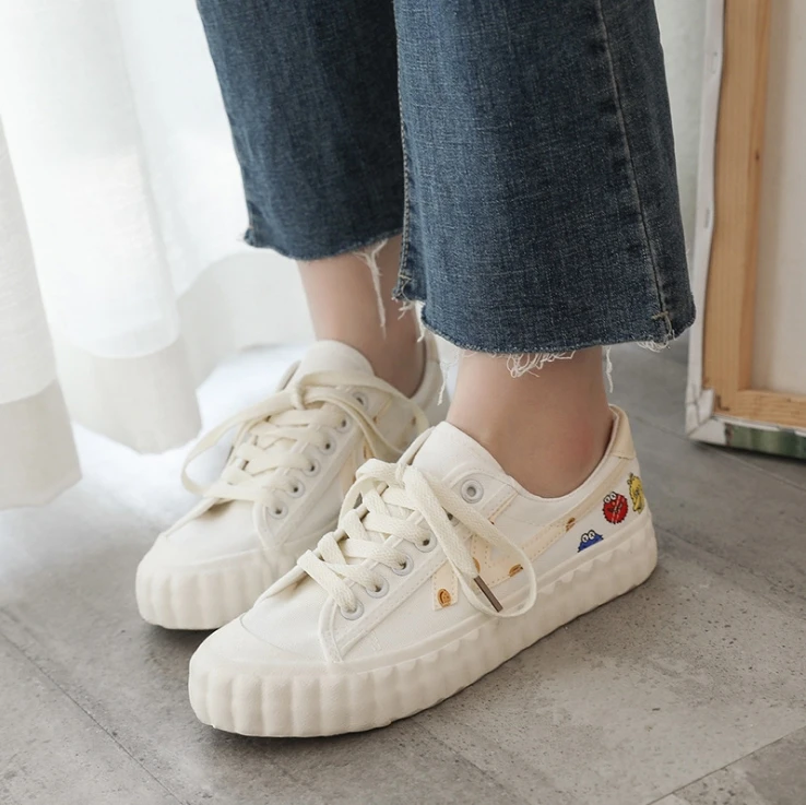 

Strawberry Canvas Shoes Female Student Korean Version 2019 New Comfortable Leisure Shoes Female Lace Shoes Low Up Single Shoes