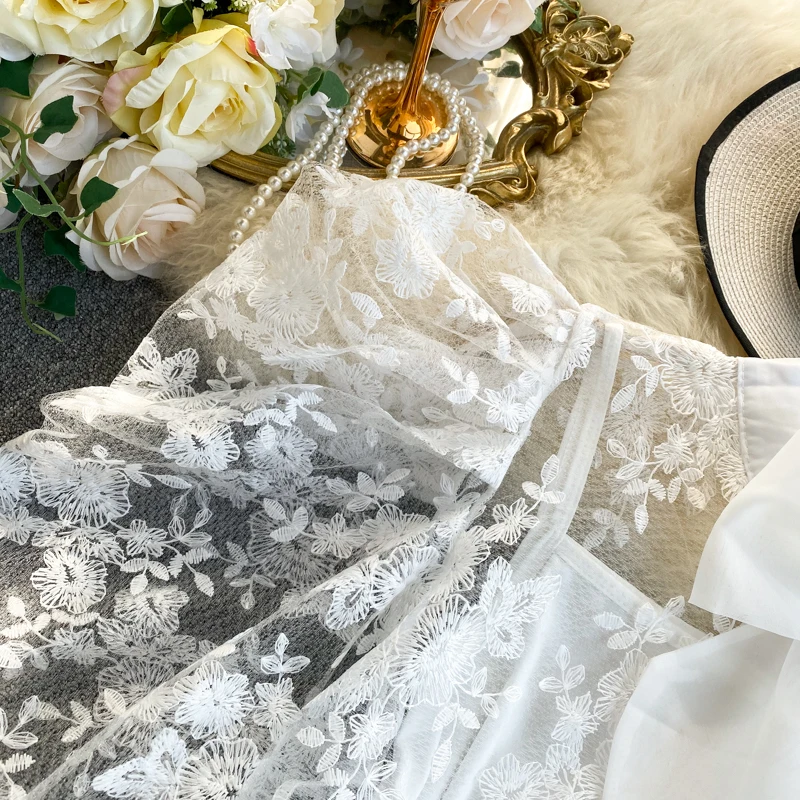 Женская кружевная блузка в винтажном дворцовом стиле короткая с круглым вырезом