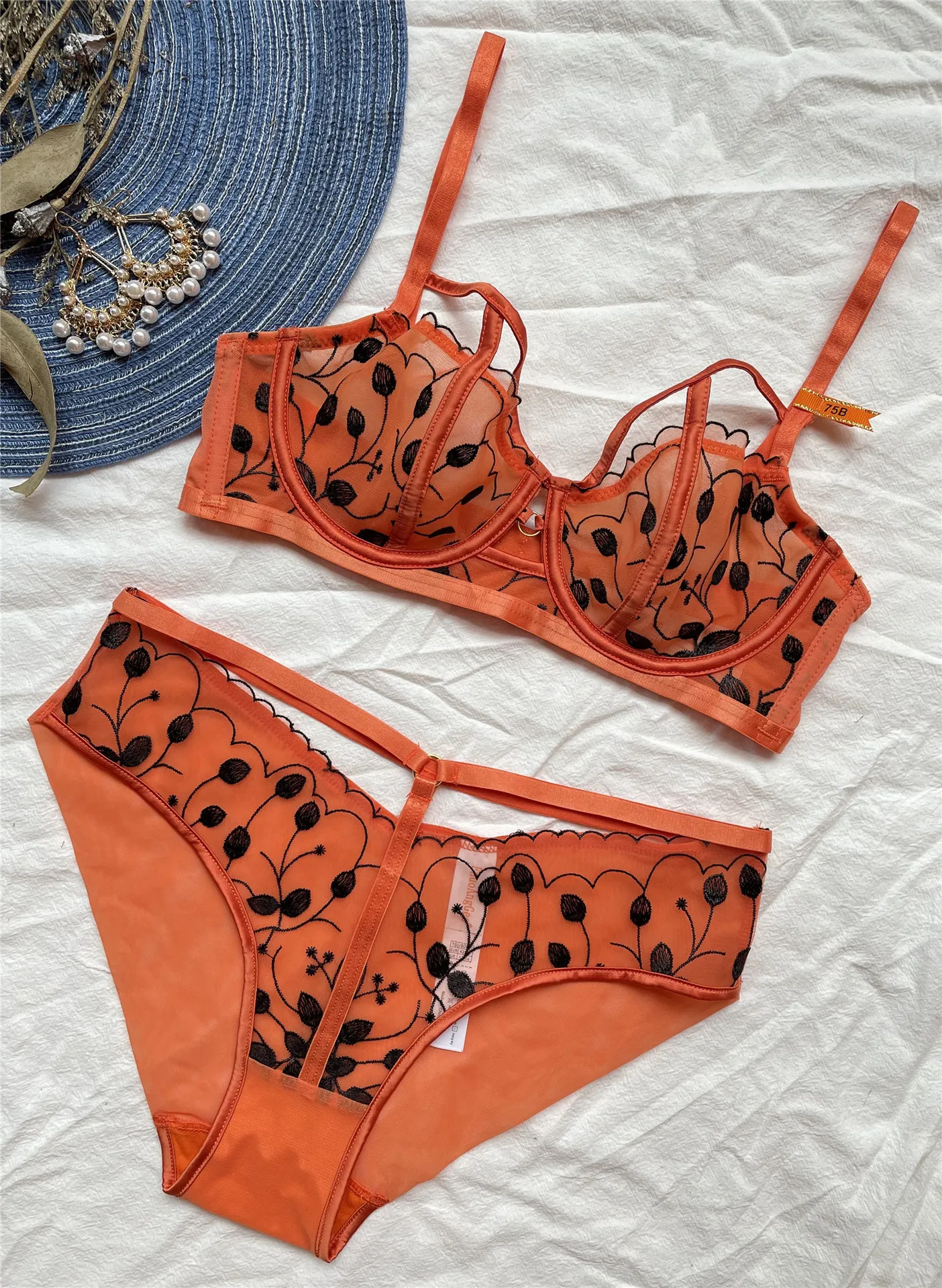 

Wriufred Thin fashion contrast color lingerie embroidery underwear women no sponge big breasts sexy perspective bra panty set