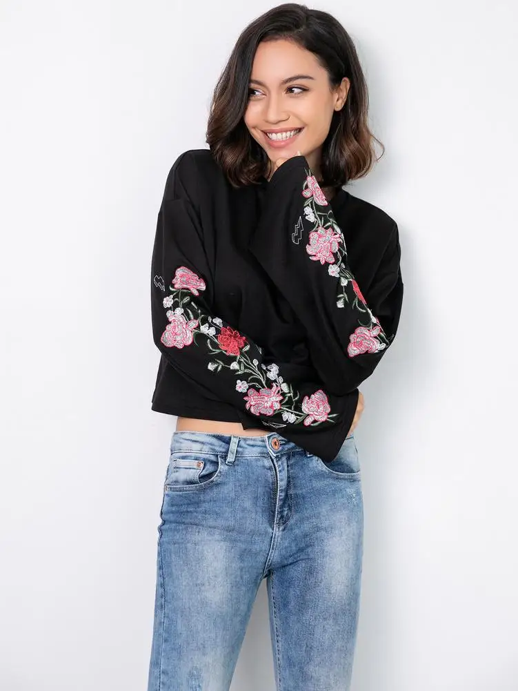 Укороченный черный Свитшот для осени и зимы топы с цветочной вышивкой