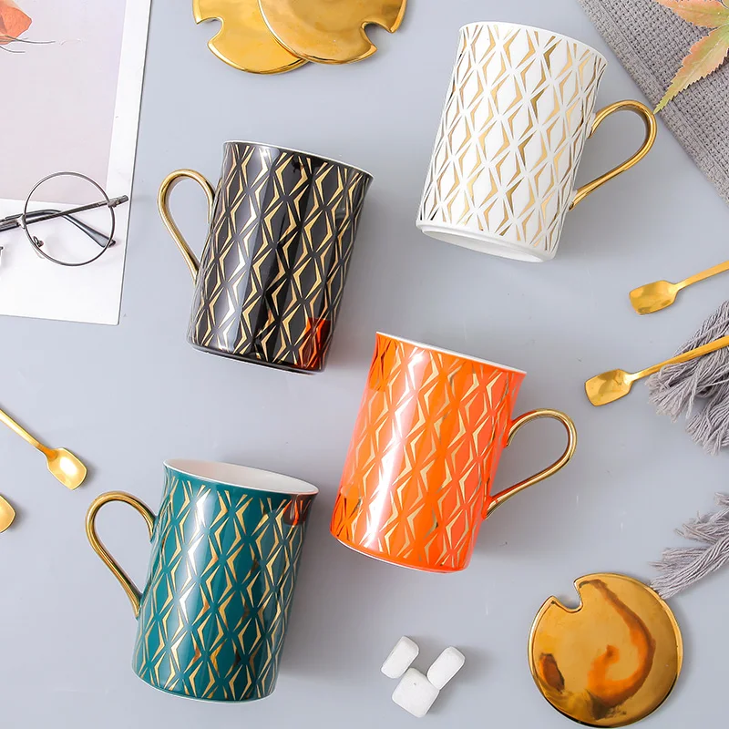 Креативная кружка с крышкой и ложкой специальная прорезями керамическая подарок