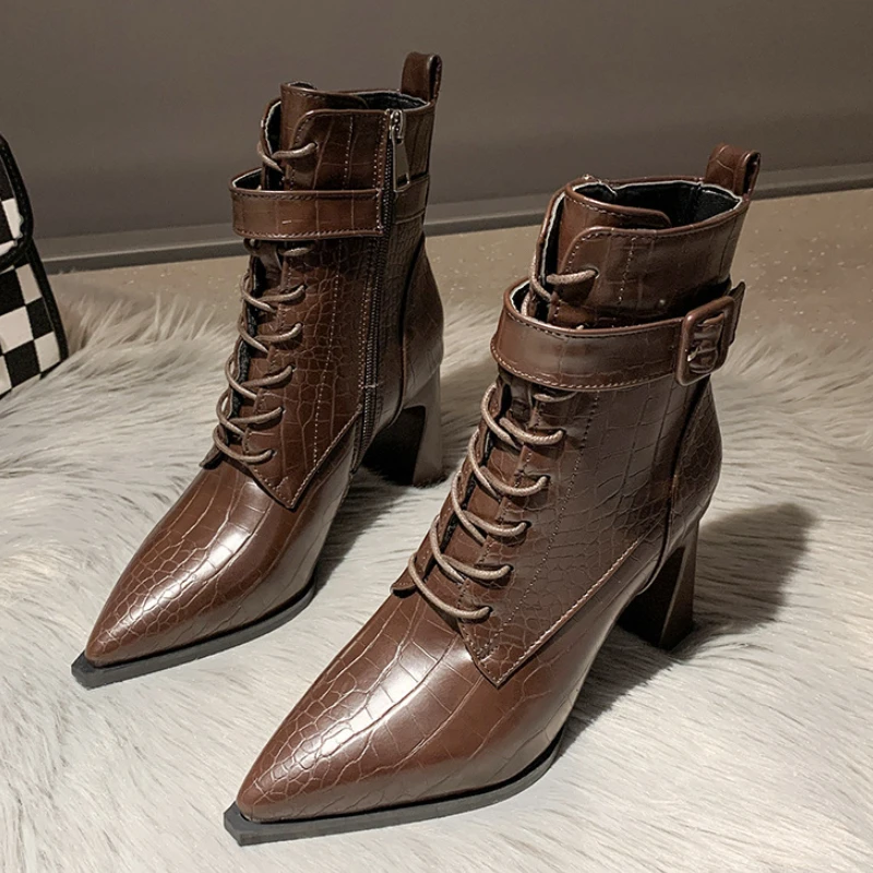 

Женские ботильоны из натуральной кожи, с острым носком, на толстом каблуке