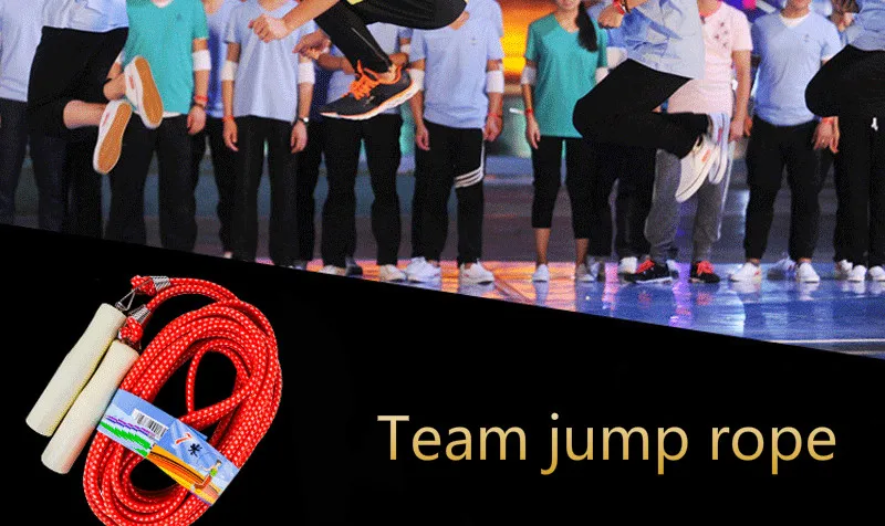 10-метровый групповой веревочный прыжок на многоперсонной качели для студентов, соревнующихся коллективно.