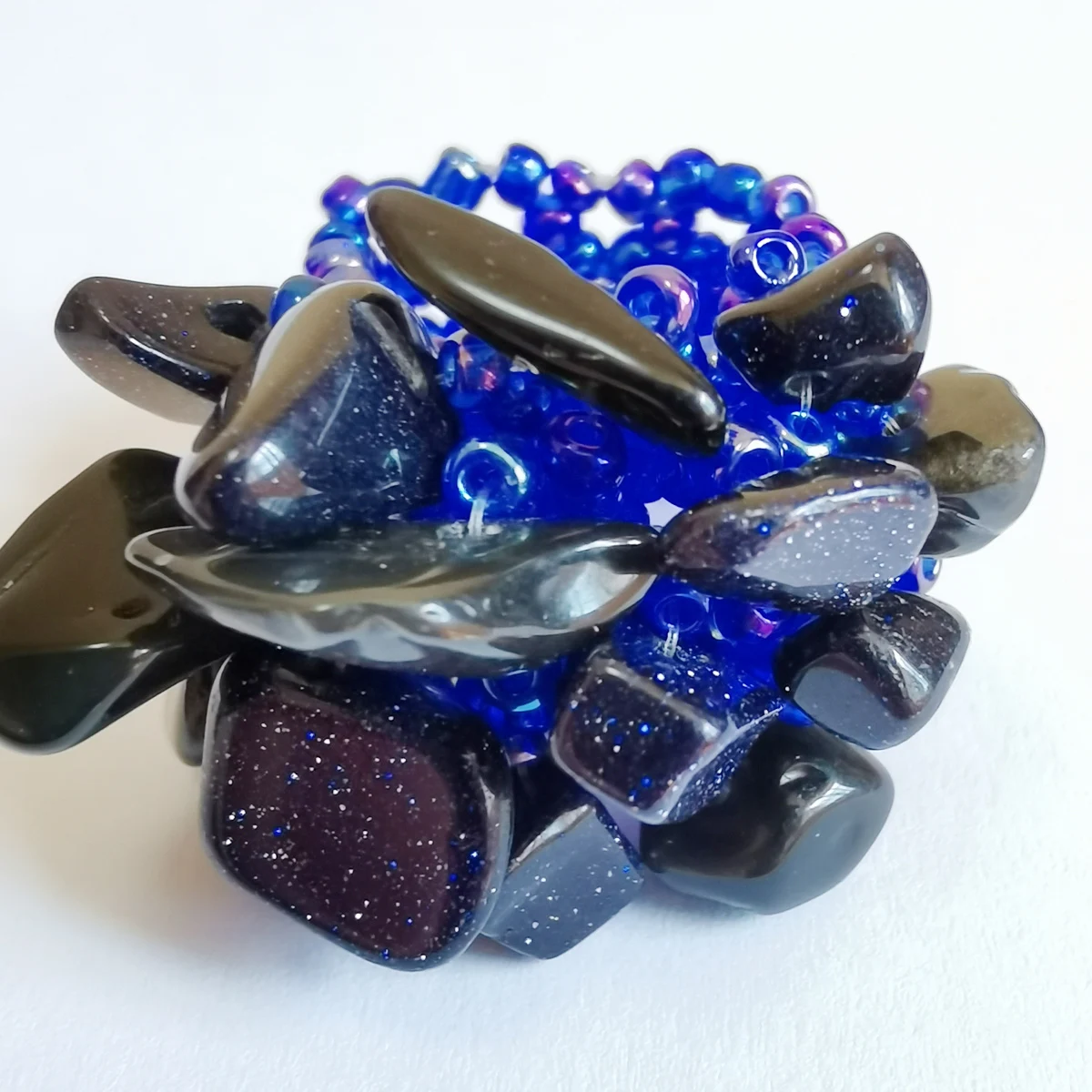 Женское эластичное кольцо с голубым песочным камнем размер 8-9 ювелирное изделие