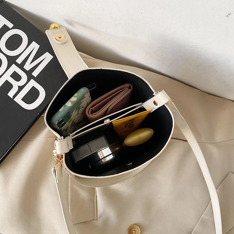 

Female Soft Pu Leather Small Bucket Shoulder Bags Solid Color Trendy Commuter Type Crossbody Bags for Women Shoppers Handbag Sac