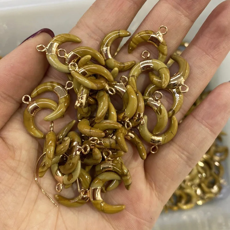 

2pcs Natural Stone Crescent Moon Shape Green Aventurine Rose Quartzs Pendant for DIY Necklace Jewelry Making Women Gift 16x17mm