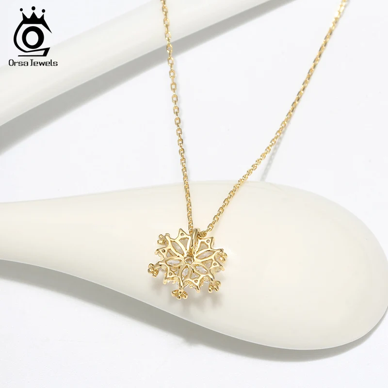 ORSA JEWELS S925 подвесок в форме снежинок к Цепочки и ожерелья Позолоченные AAAA фианит милые Для женщин кулон Рождество стерлингового серебра ювелирные украшения SN170