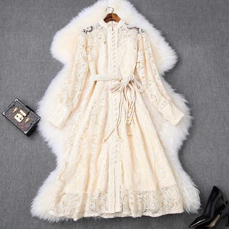 Женское приталенное офисное платье кружевное с длинным рукавом водорастворимым