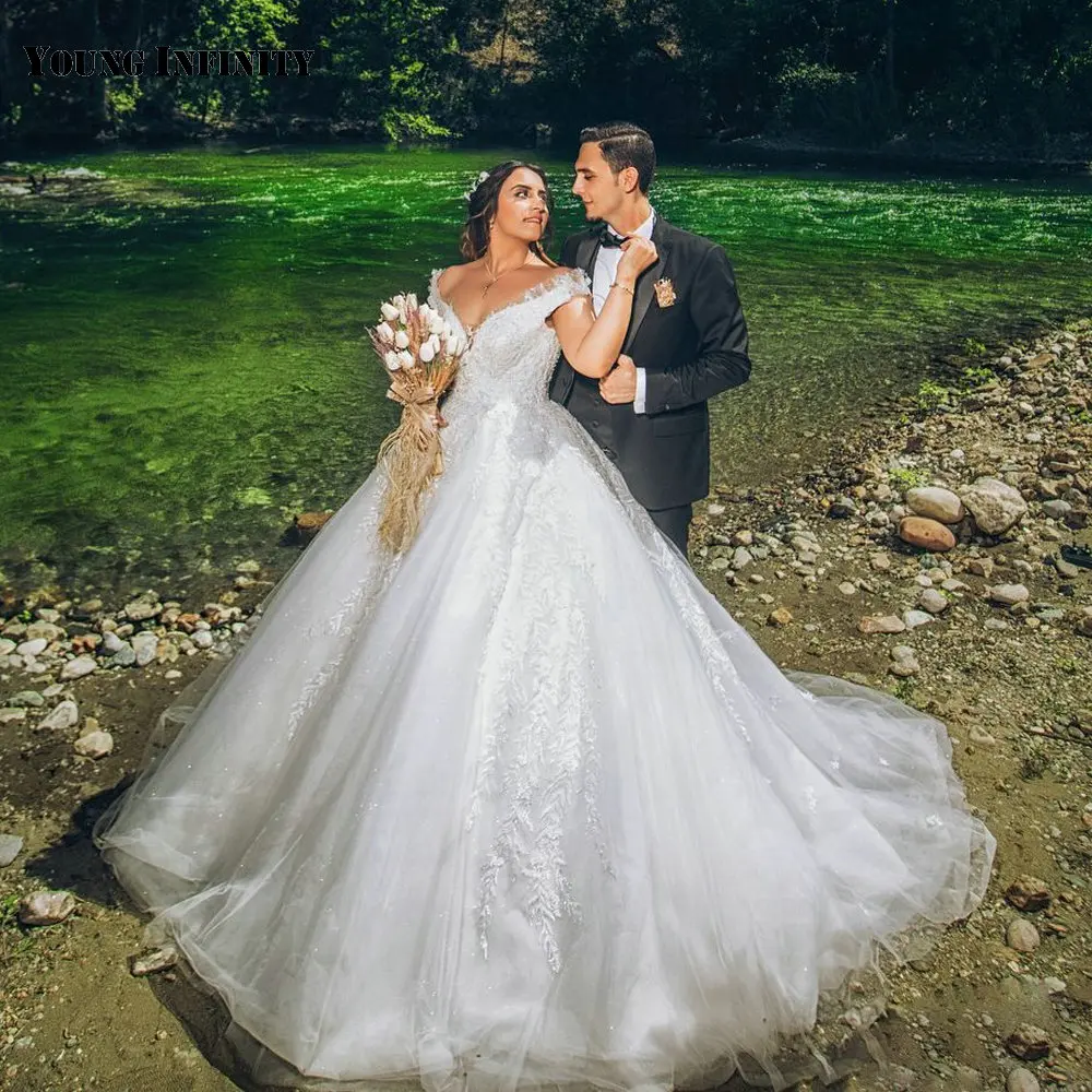 

Romantic V Neck Wedding Dress 2021 Off The Shoulder Lace Appliques Chapel Train Floor Length Custom Size Ball Gown Bridal Gown