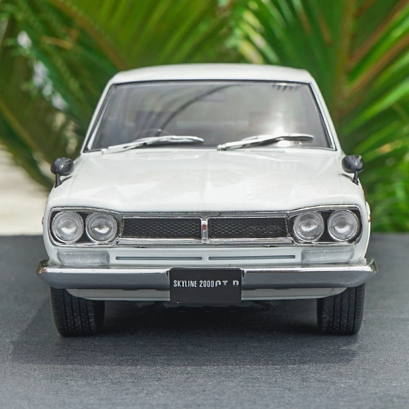 Коллекционная модель игрушечного автомобиля 1:18 SKYLINE 2000 из сплава подарок для