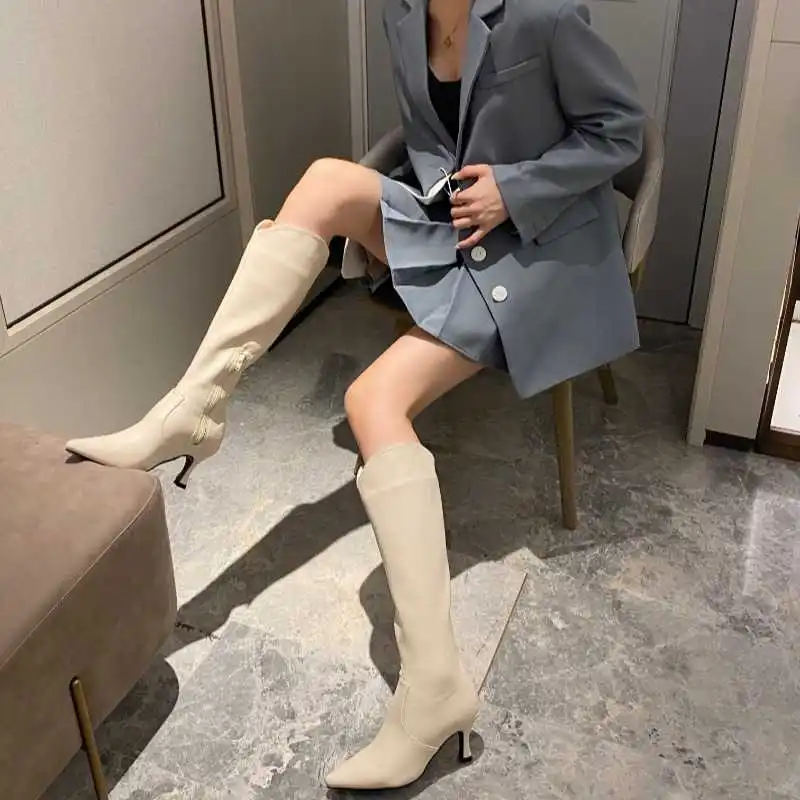 

Autumn 2020 new Knights' boots with pointed head and high heel below knee