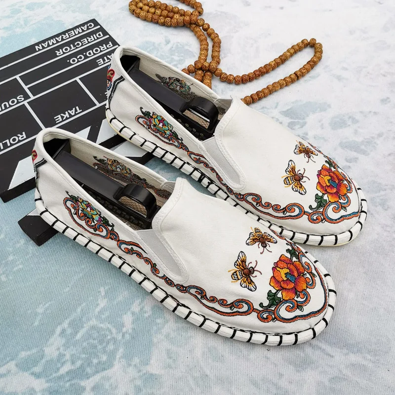 Cute Dog Slip on Flats Shoes Women Breathable Casual Women's Loafers Shoes Flower Chinese Embroidered Shoes White Mujer Pisos
