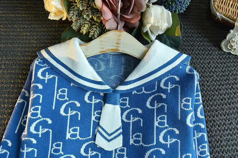 

New autumn girls clothes college style letter knitted sweater coat and pleated skirt suit