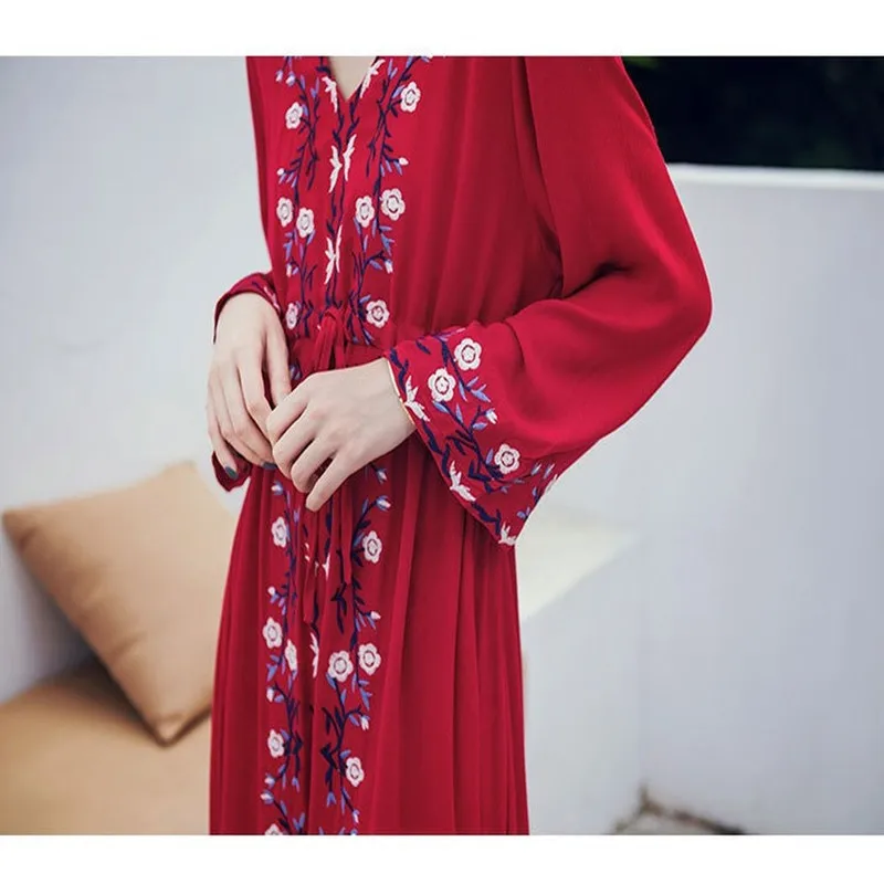 Женское платье с вышивкой праздничное макси в богемном стиле длинным рукавом и