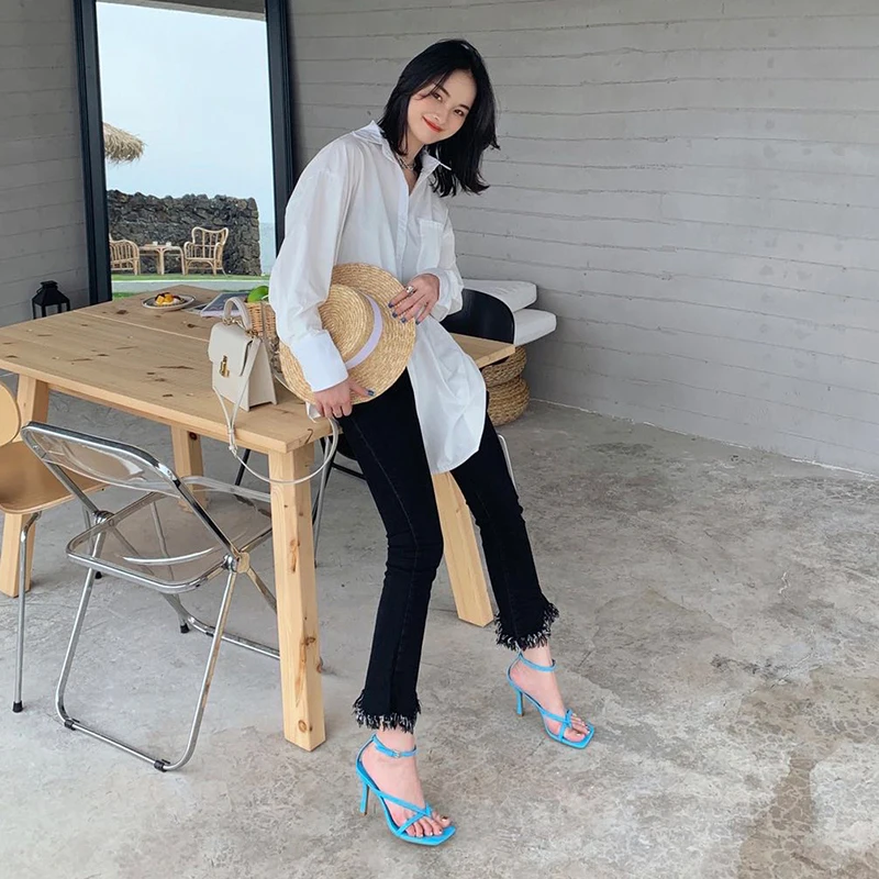 Однотонные синие босоножки на среднем тонком каблуке Женские винтажные сандалии