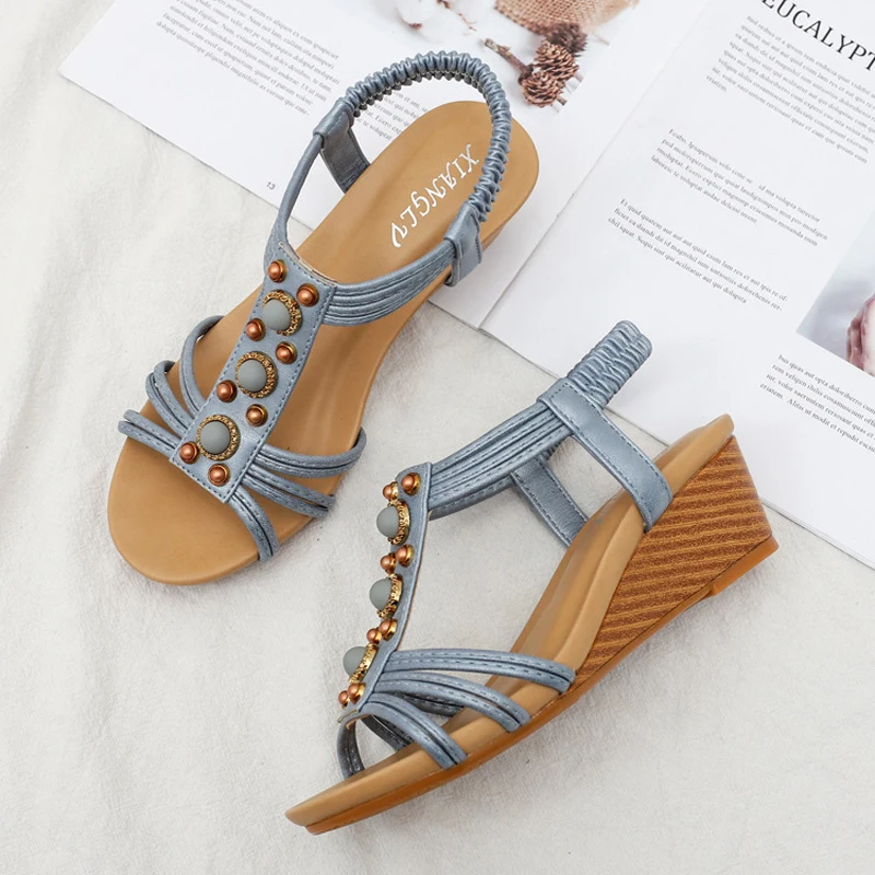 

Босоножки женские на танкетке, сандалии из мягкой кожи с ремешком на щиколотке, богемные Стразы, украшенные бисером, летняя прогулочная обу...