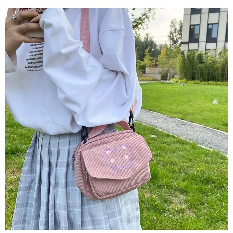 

Autumn and winter 2021 new Japanese antique design cute cute cute embroidery bear soft girl shoulder bag student funny bag
