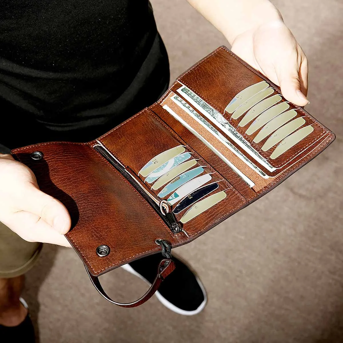 

Men's Wallet Casual Trifold Multi Slot Long Wallet Cash Holder Clutch Bag with Lanyard PU Leather Passport Bank Card Organizer