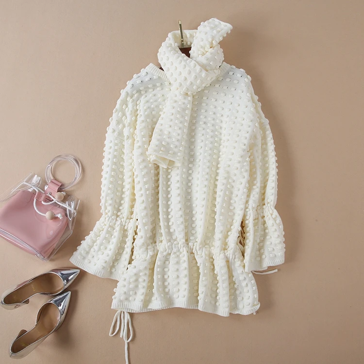 

Женский вязаный свитер с расклешенными рукавами, повседневный теплый длинный пуловер с помпонами, зима 2021