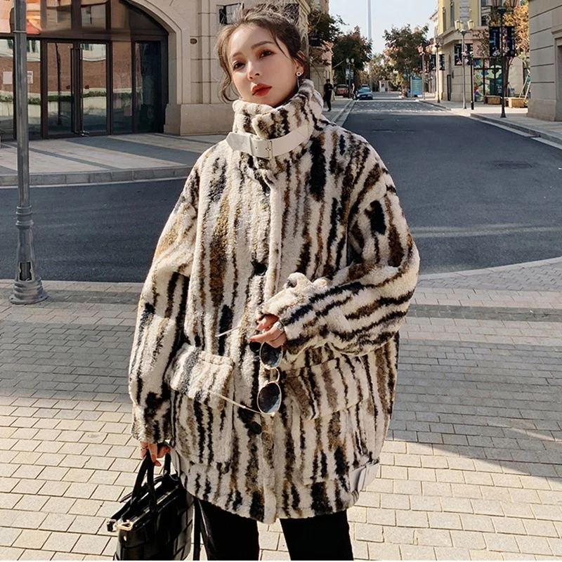 

Женская зимняя куртка из овечьей шерсти с воротником-стойкой и принтом тигра, свободная Толстая куртка с длинными рукавами в европейском и ...